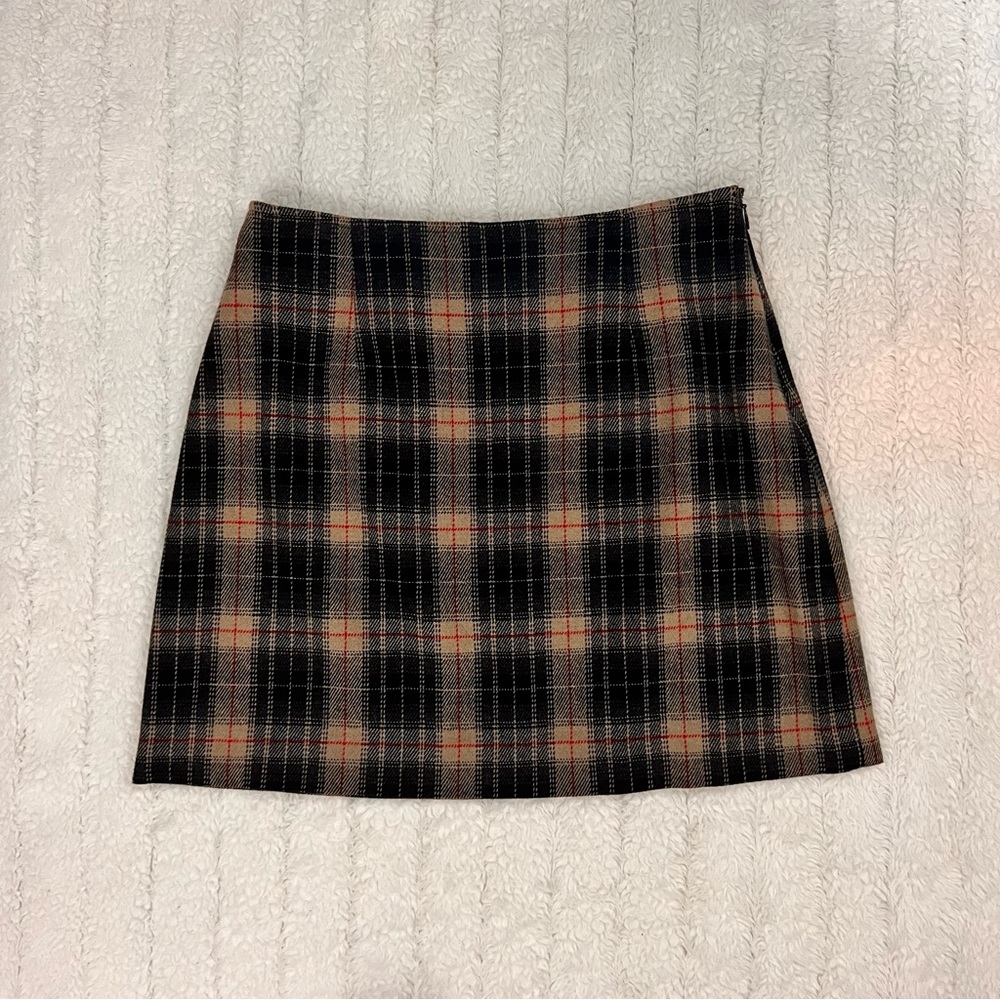 Classic vintage 90s The Limited plaid mini skirt perfect for upcoming fall 🍂